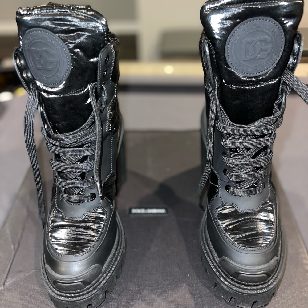 100% Authentic Pre-owned in box Dolce & Gabbana Trekking Block Heel Bootie 39(9) - Picture 3 of 7
